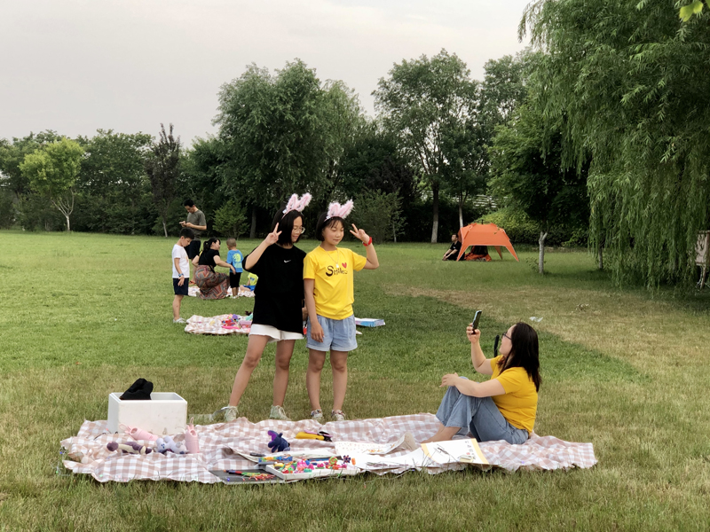 夏令營挑戰地攤經濟，覽眾房車不一樣的活動