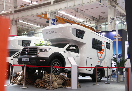 年度新車、自動(dòng)檔、四驅(qū)，能選的房車